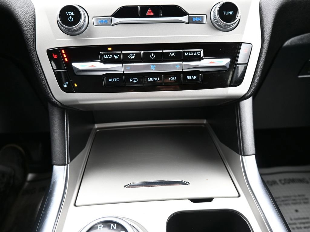 Used 2022 Ford Explorer XLT w/ Equipment Group 202A image 30