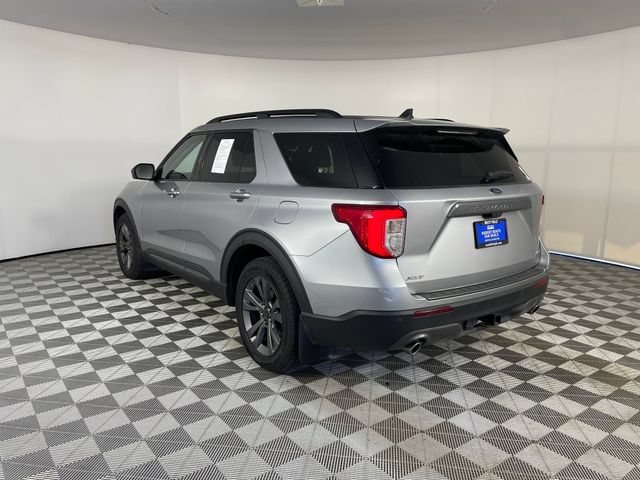 Used 2021 Ford Explorer XLT w/ XLT Sport Appearance Package AWD/4WD image 14