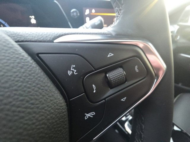 Used 2026 Chevrolet Trax ACTIV w/ Sunroof Package image 16