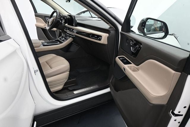 Used 2023 Lincoln Aviator Reserve w/ Equipment Group 201A AWD/4WD image 14