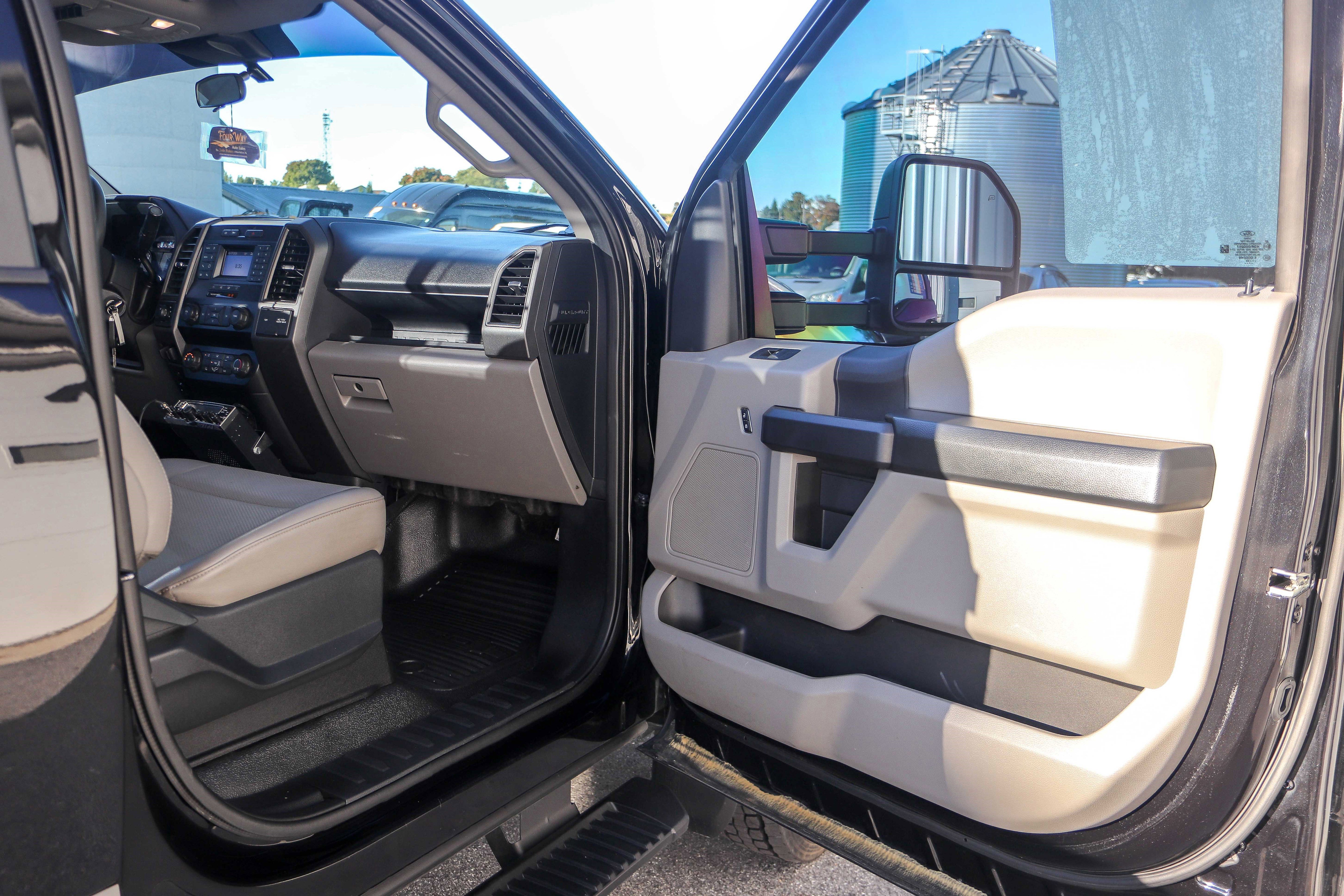 Used 2022 Ford F550 4x4 Regular Cab Super Duty w/ Power Equipment Group image 13