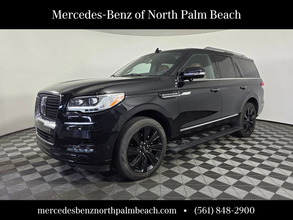Used 2023 Lincoln Navigator Reserve image 1