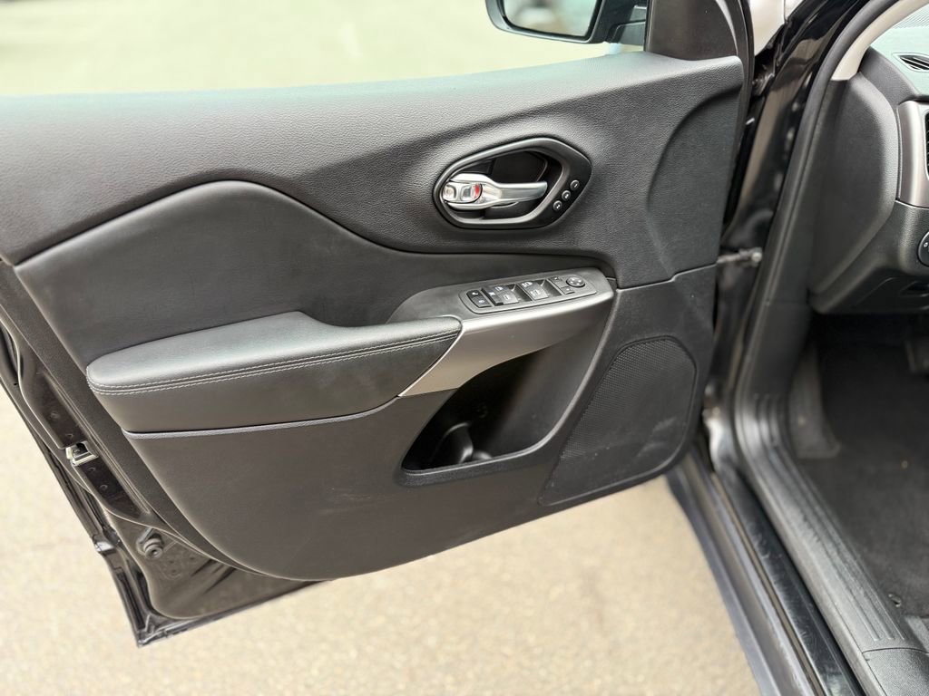 Used 2022 Jeep Cherokee Limited image 20