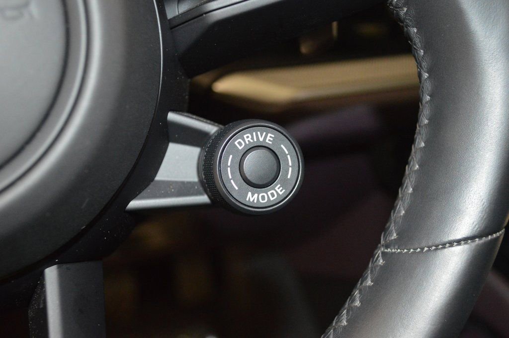 Certified 2025 Porsche Cayenne Coupe image 7