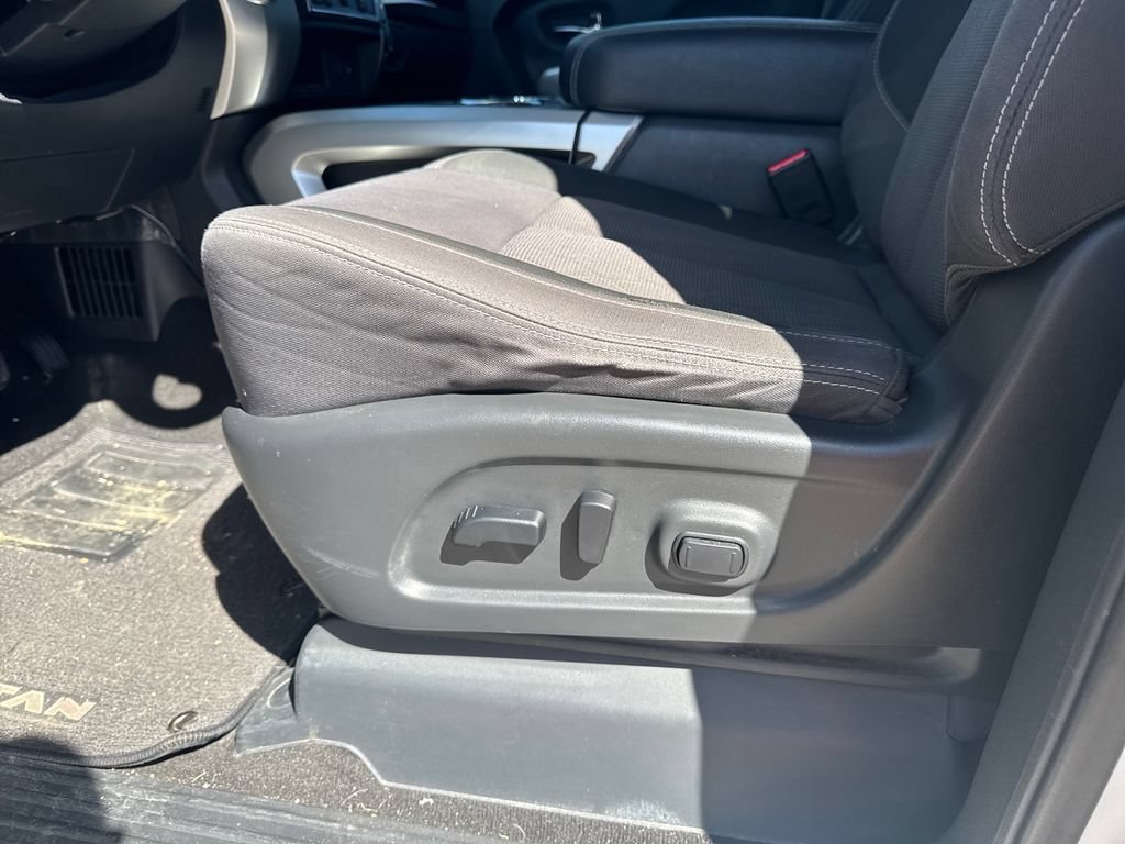 Used 2020 Nissan Titan SV w/ SV Convenience Package RWD image 12