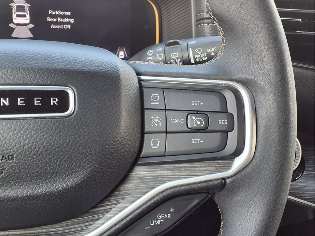 Used 2024 Jeep Wagoneer Series III AWD/4WD image 16