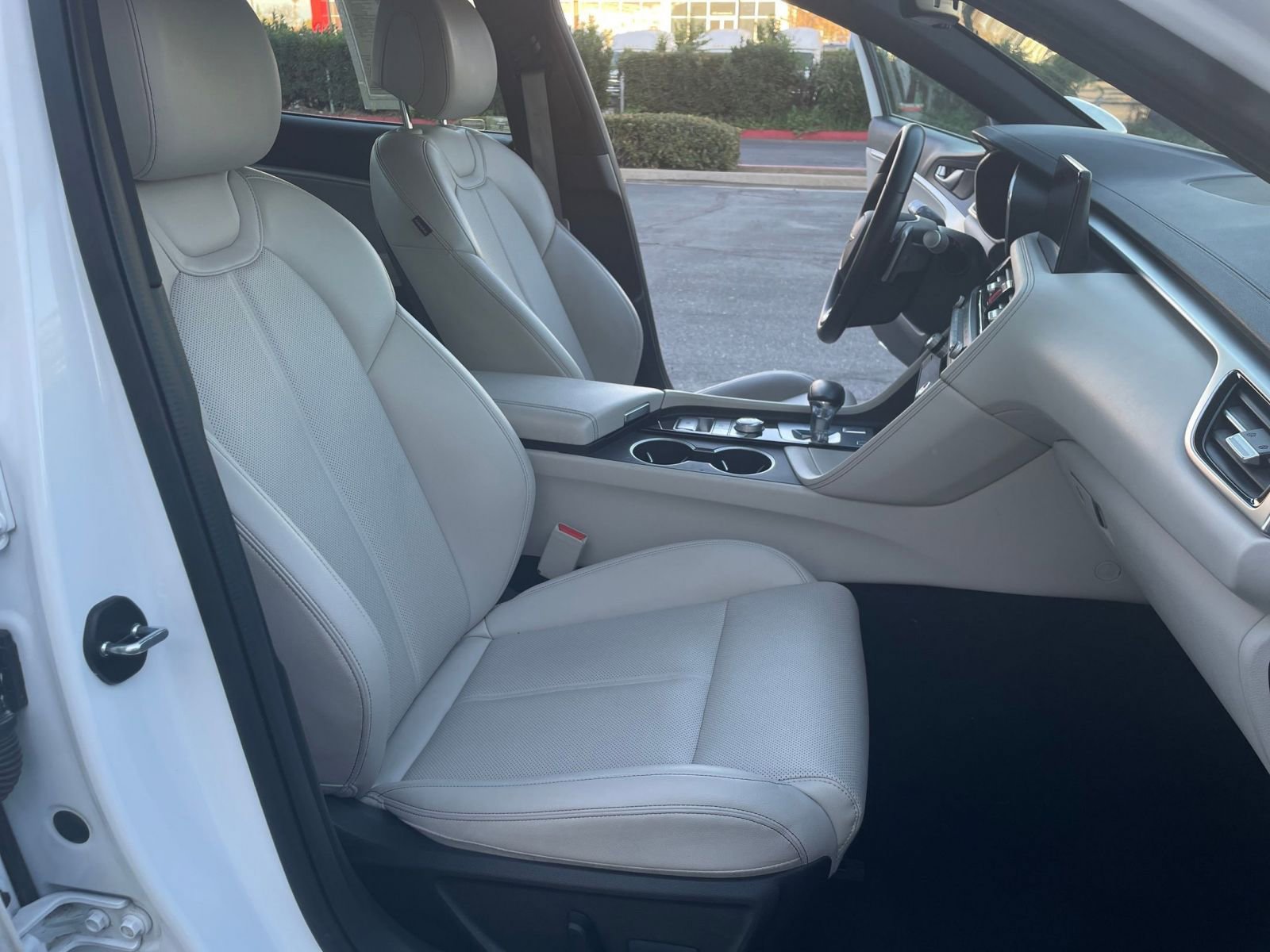 Used 2025 Genesis G70 2.5T image 38