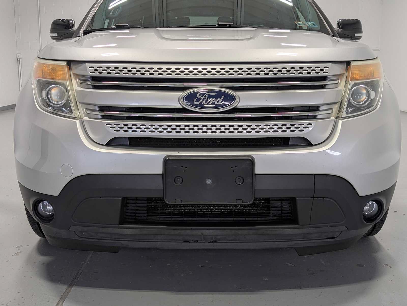 Used 2015 Ford Explorer XLT w/ Equipment Group 202B AWD/4WD image 2