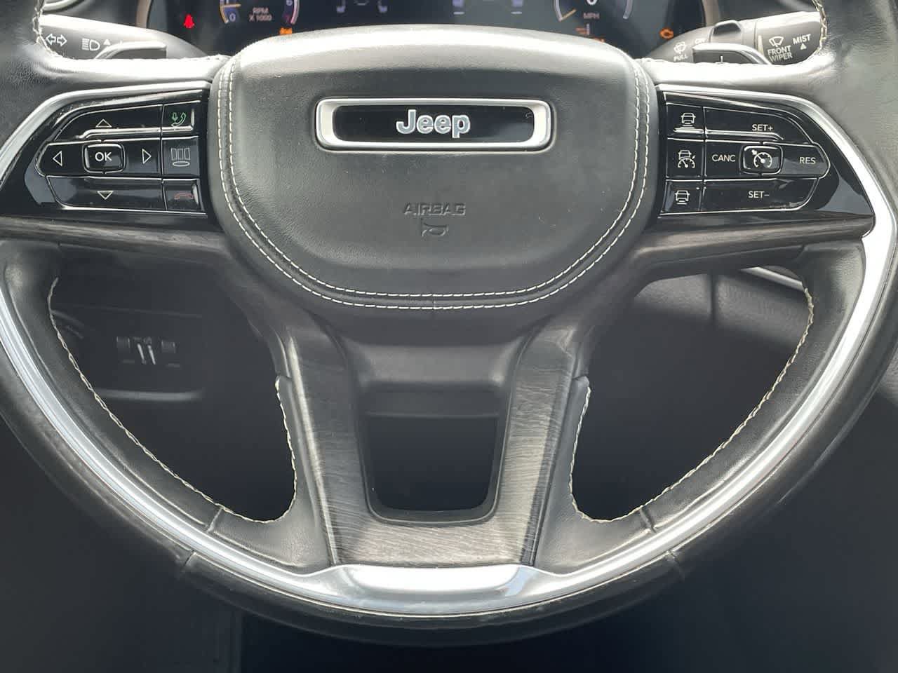 Used 2022 Jeep Grand Cherokee Overland AWD/4WD image 10