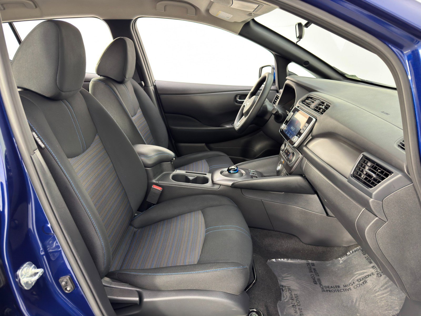 Used 2025 Nissan Leaf S image 14