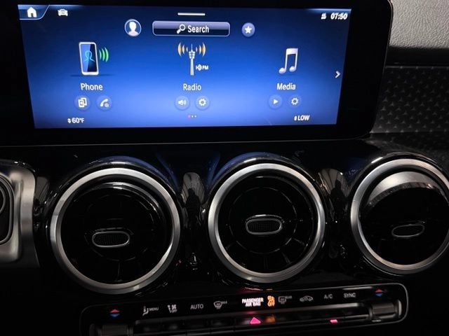 Used 2025 Mercedes-Benz GLB 250 image 17