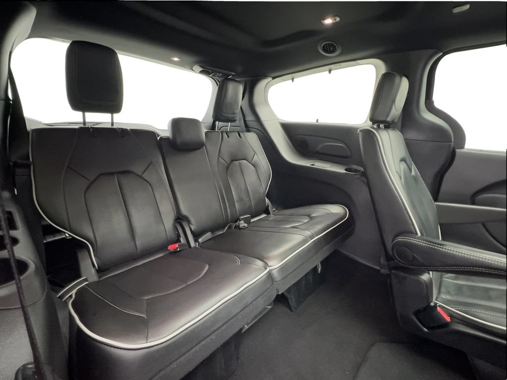 Used 2025 Chrysler Pacifica Limited FWD image 27