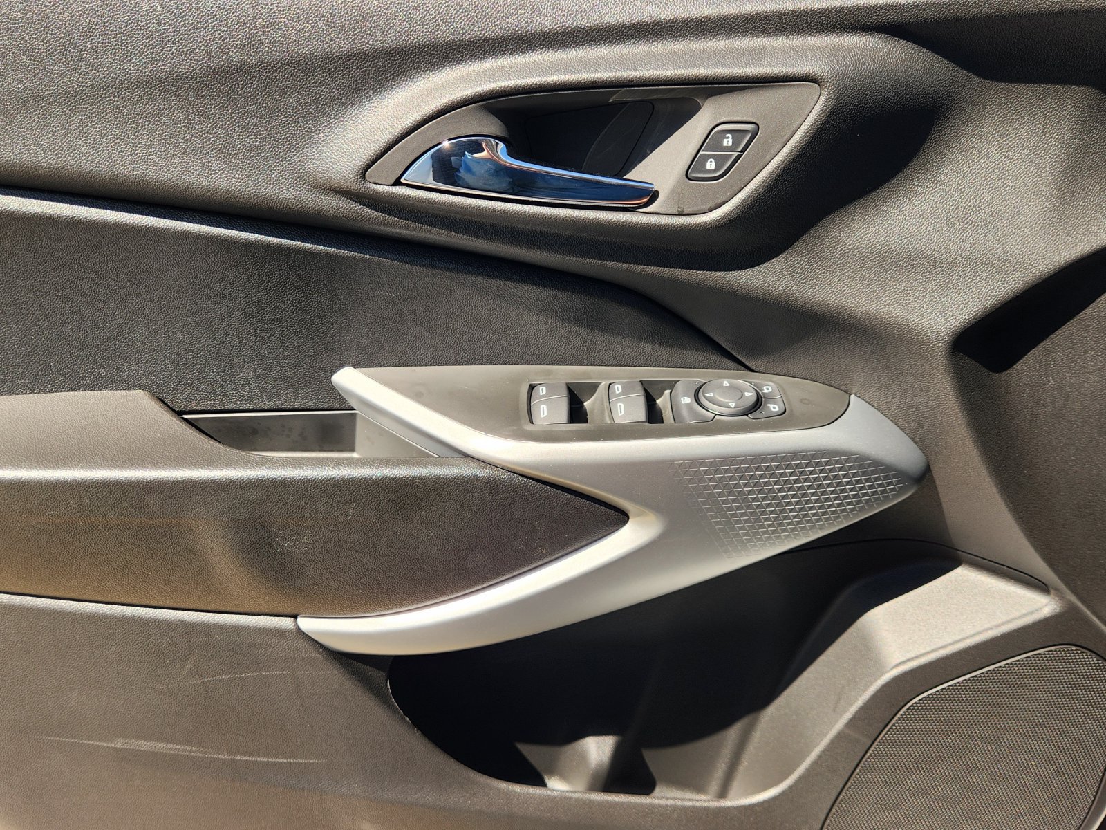 New 2026 Chevrolet Trax LS w/ LS Convenience Package FWD image 21