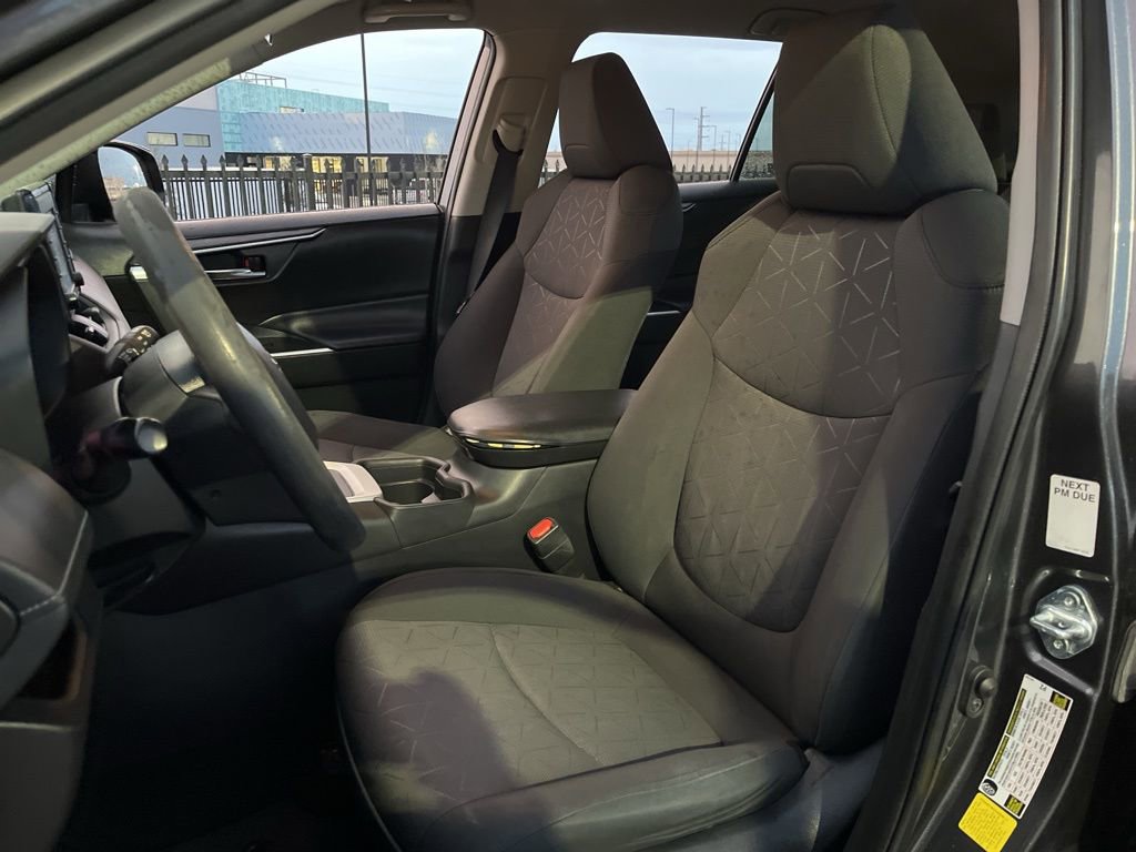 Used 2021 Toyota RAV4 XLE image 25