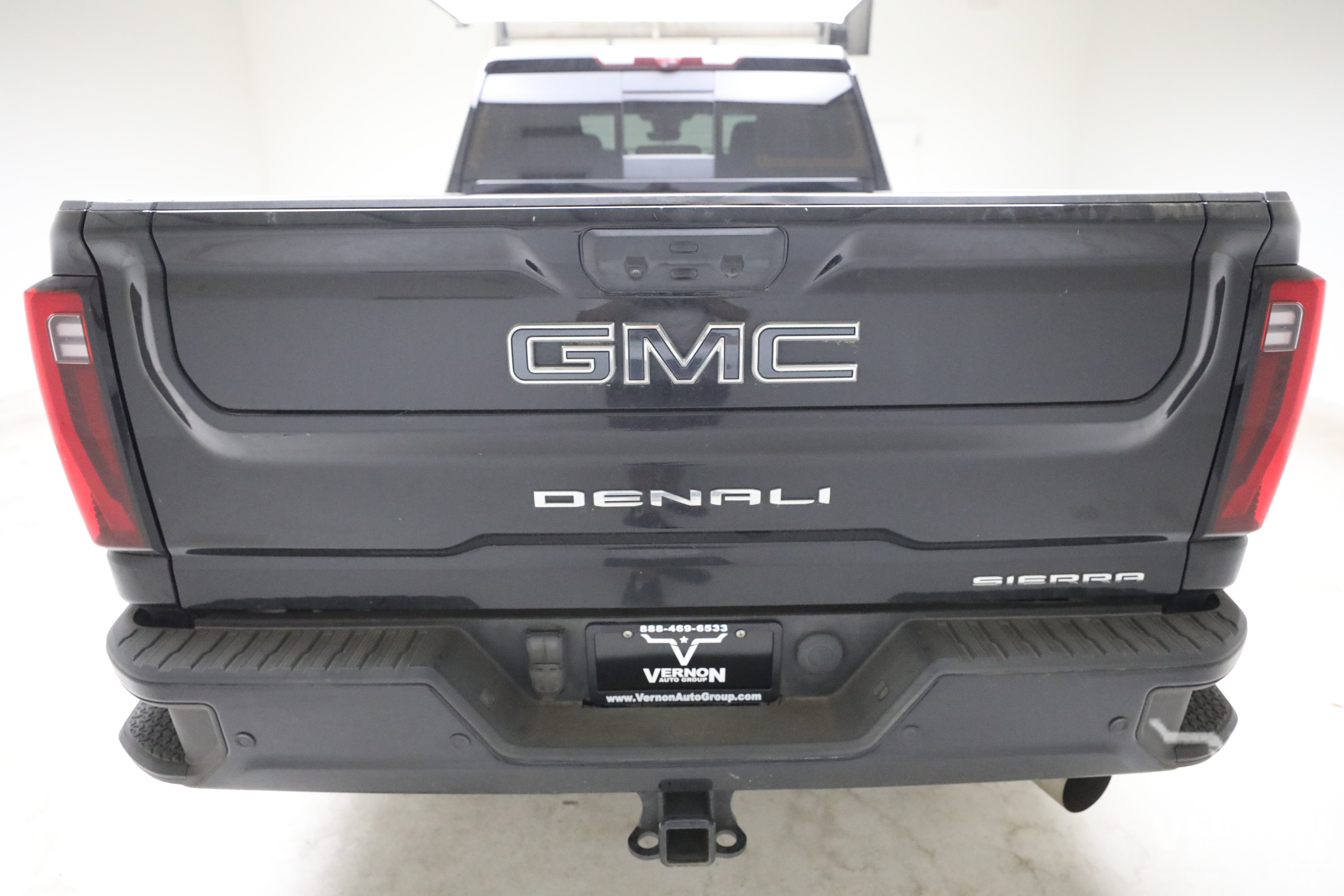Used 2024 GMC Sierra 2500 Denali Ultimate AWD/4WD image 3