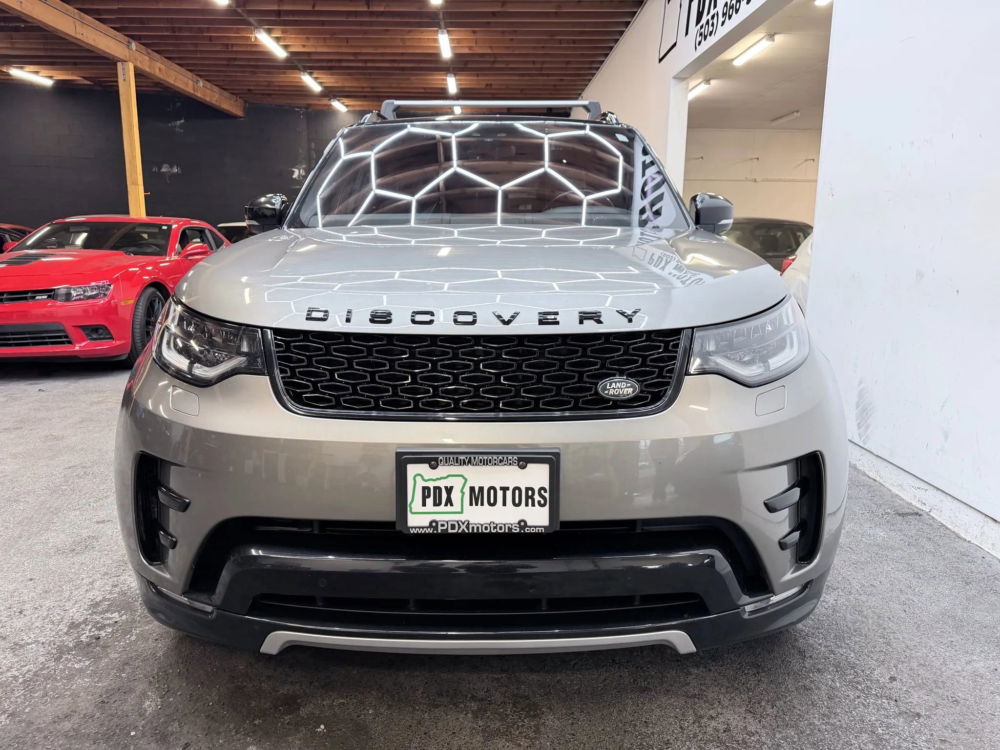 Used 2020 Land Rover Discovery HSE Luxury image 3