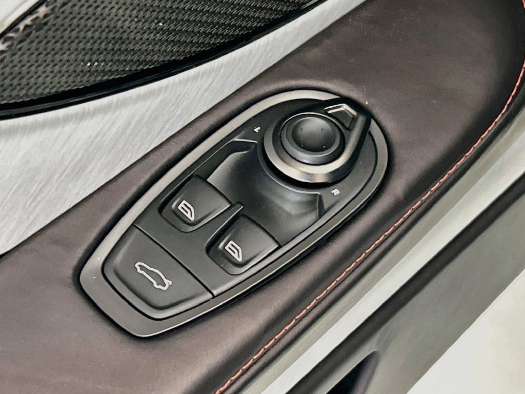 Used 2025 Aston Martin DB12 Coupe RWD image 22