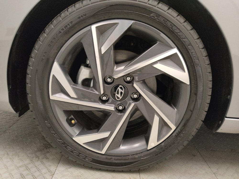 Used 2025 Hyundai Elantra Sport image 31
