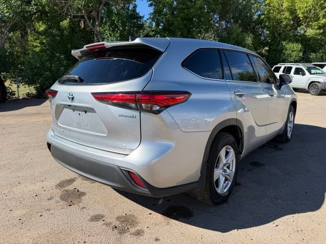 Used 2022 Toyota Highlander LE AWD/4WD image 6