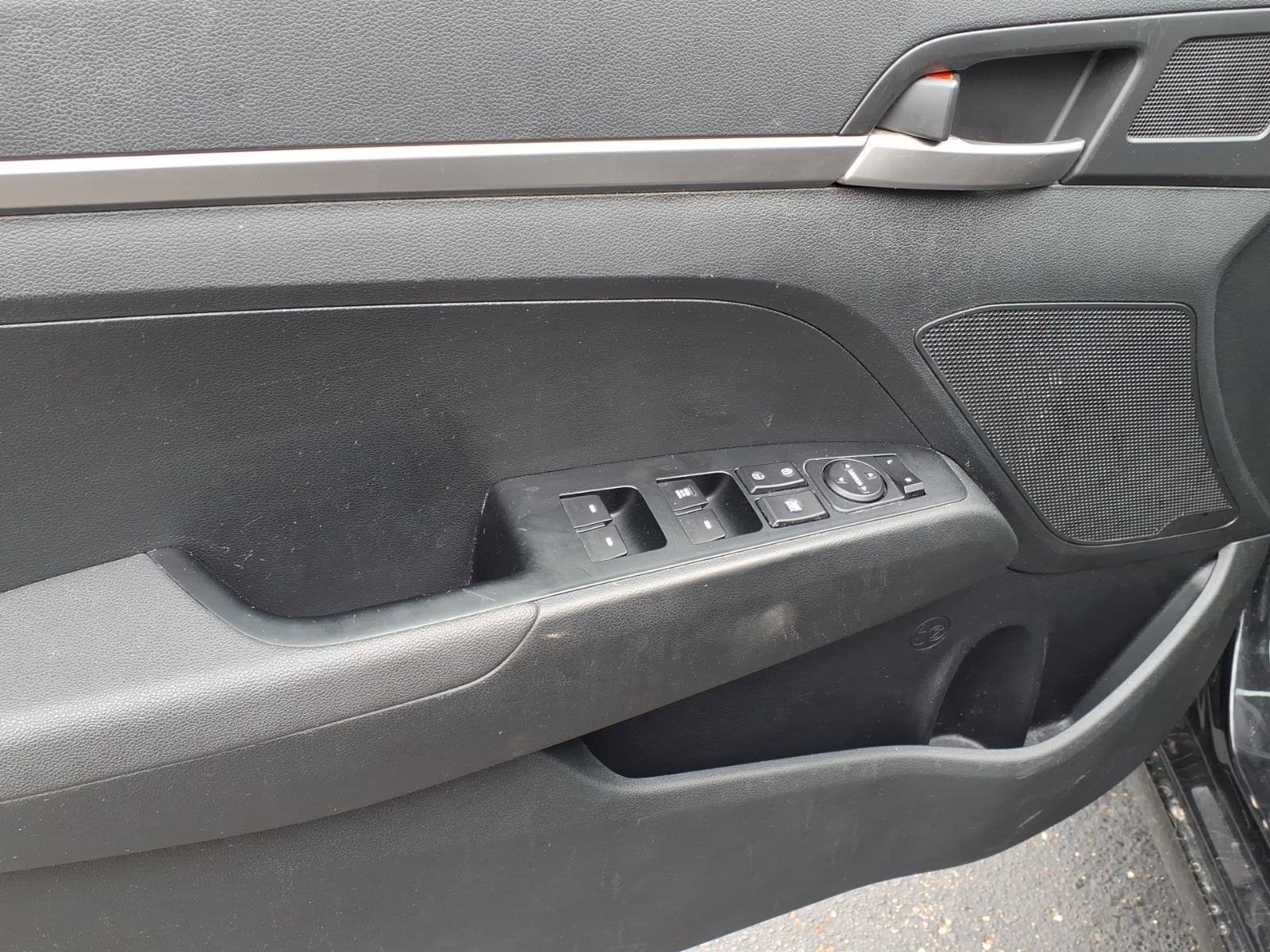 Used 2019 Hyundai Elantra SE w/ Cargo Package FWD image 7