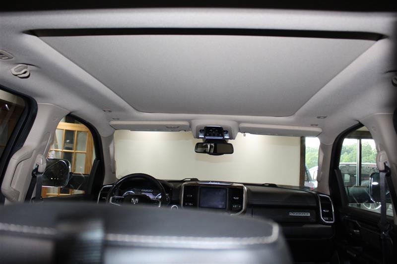 Used 2019 RAM 1500 Laramie AWD/4WD image 23