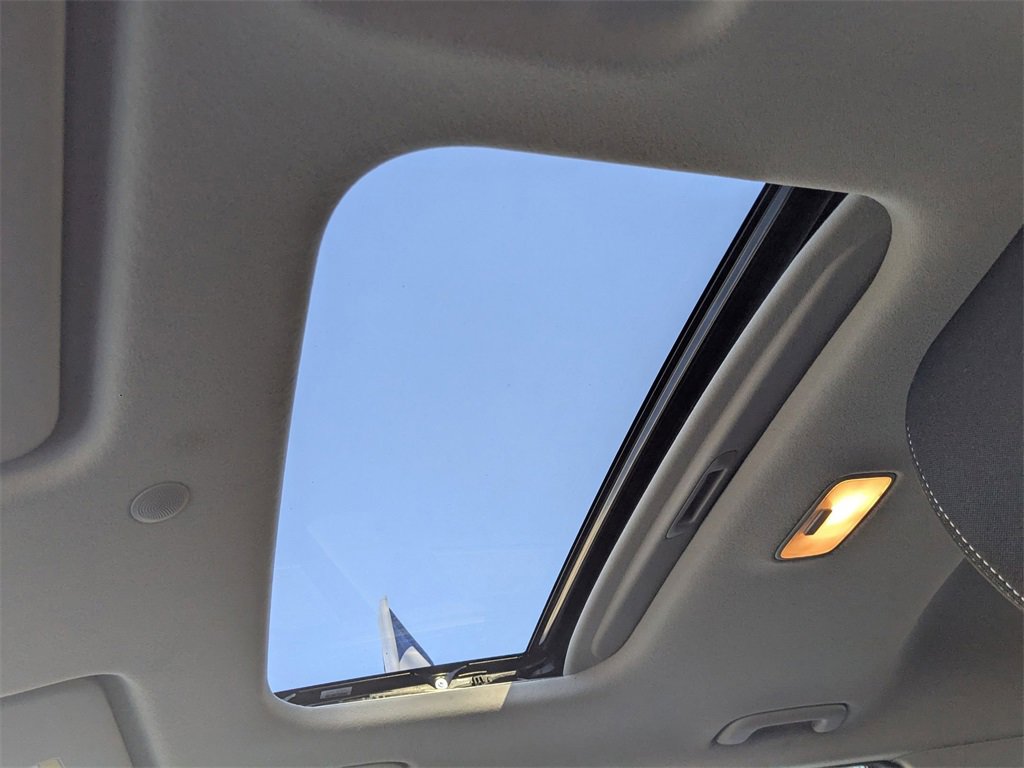 Used 2025 Hyundai Venue SEL image 20