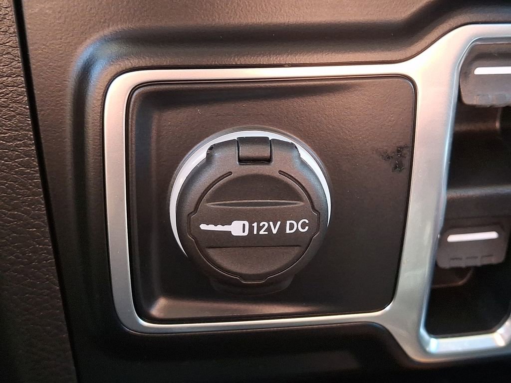 Used 2022 Jeep Wrangler Unlimited Sahara image 24