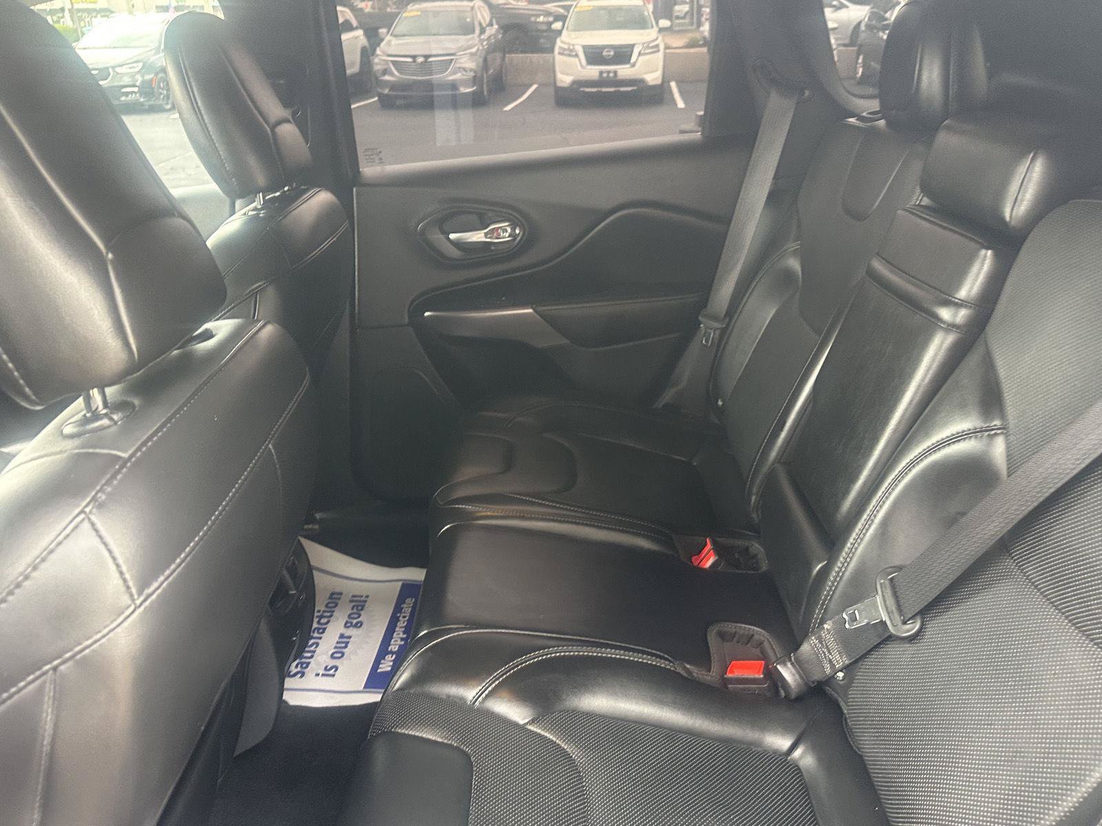 Used 2019 Jeep Cherokee Limited AWD/4WD image 29
