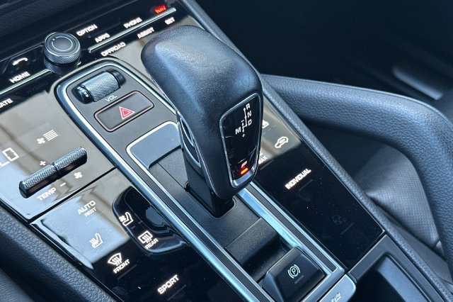 Used 2022 Porsche Cayenne AWD/4WD image 21