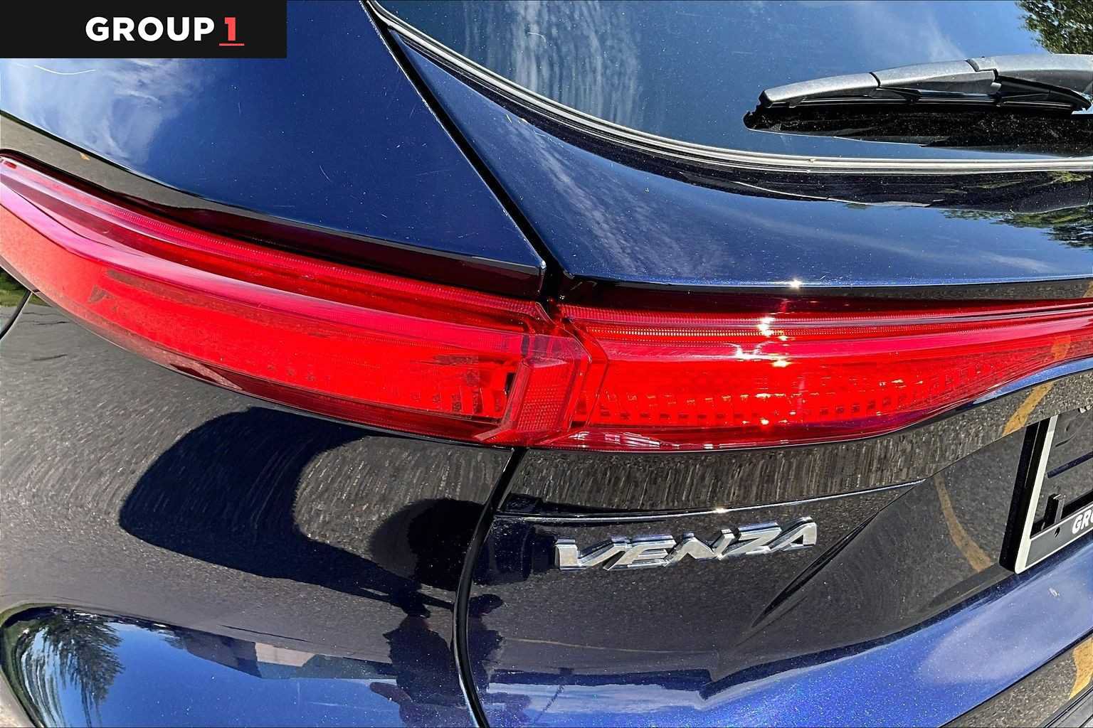 Used 2023 Toyota Venza LE AWD/4WD image 27