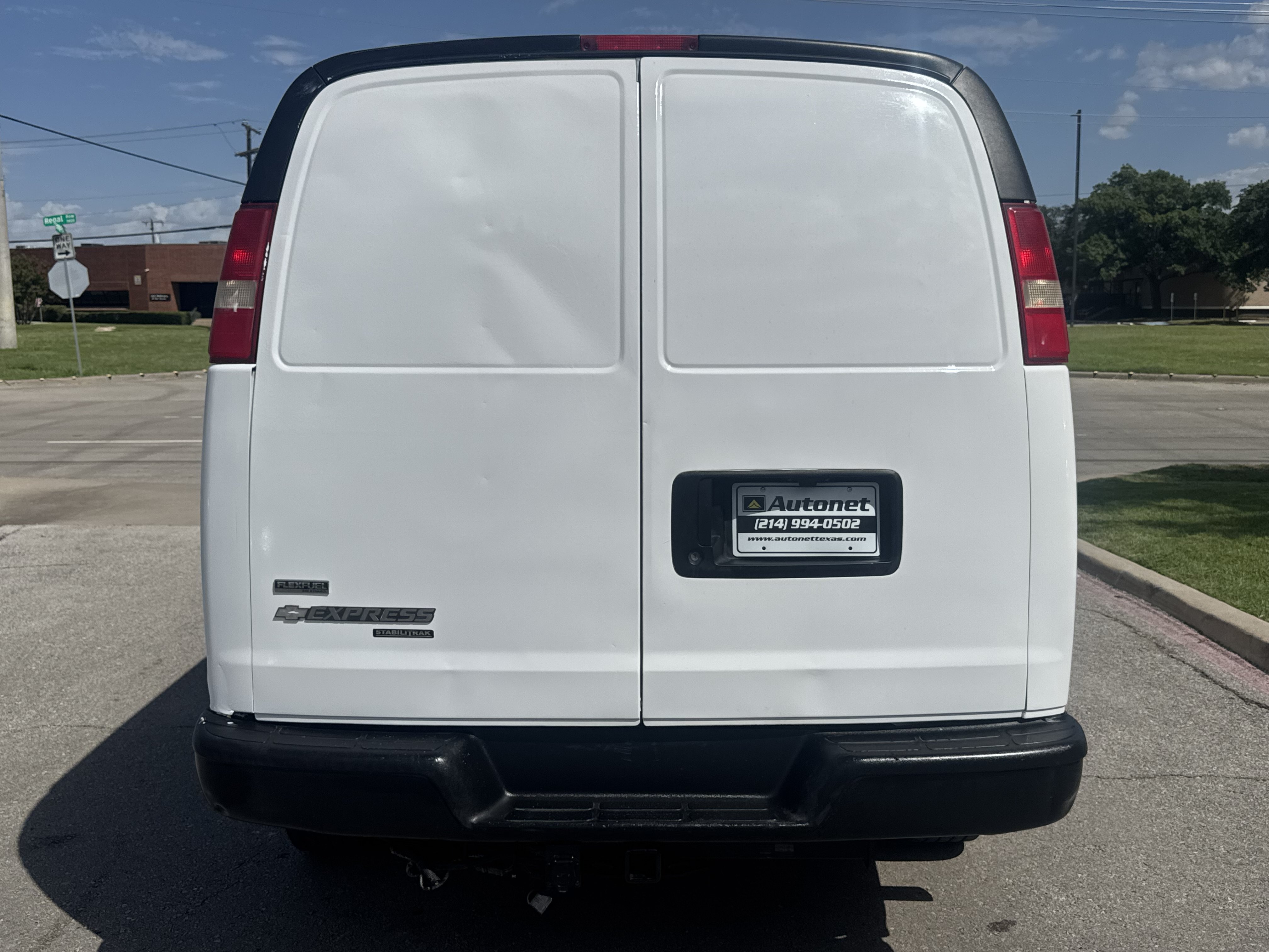Used 2011 Chevrolet Express 2500 RWD image 4