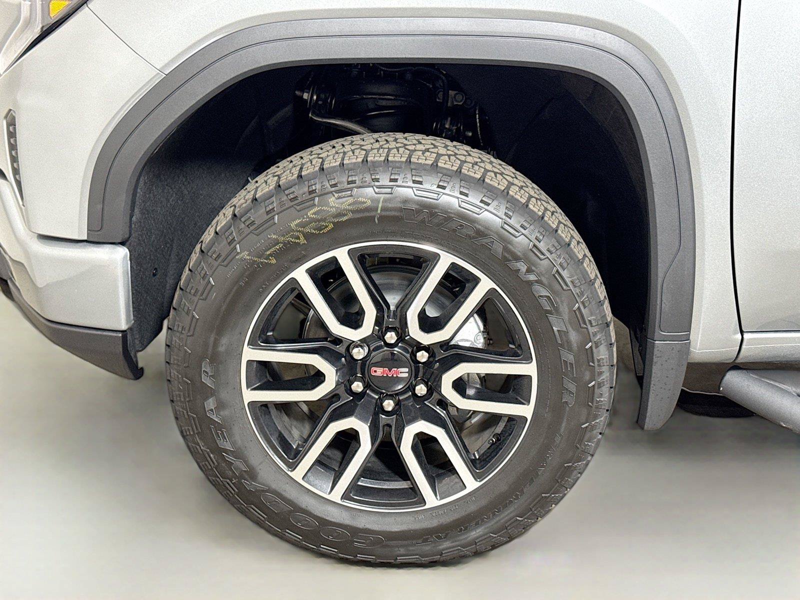 New 2026 GMC Sierra 1500 AT4 w/ AT4 Premium Package AWD/4WD image 19
