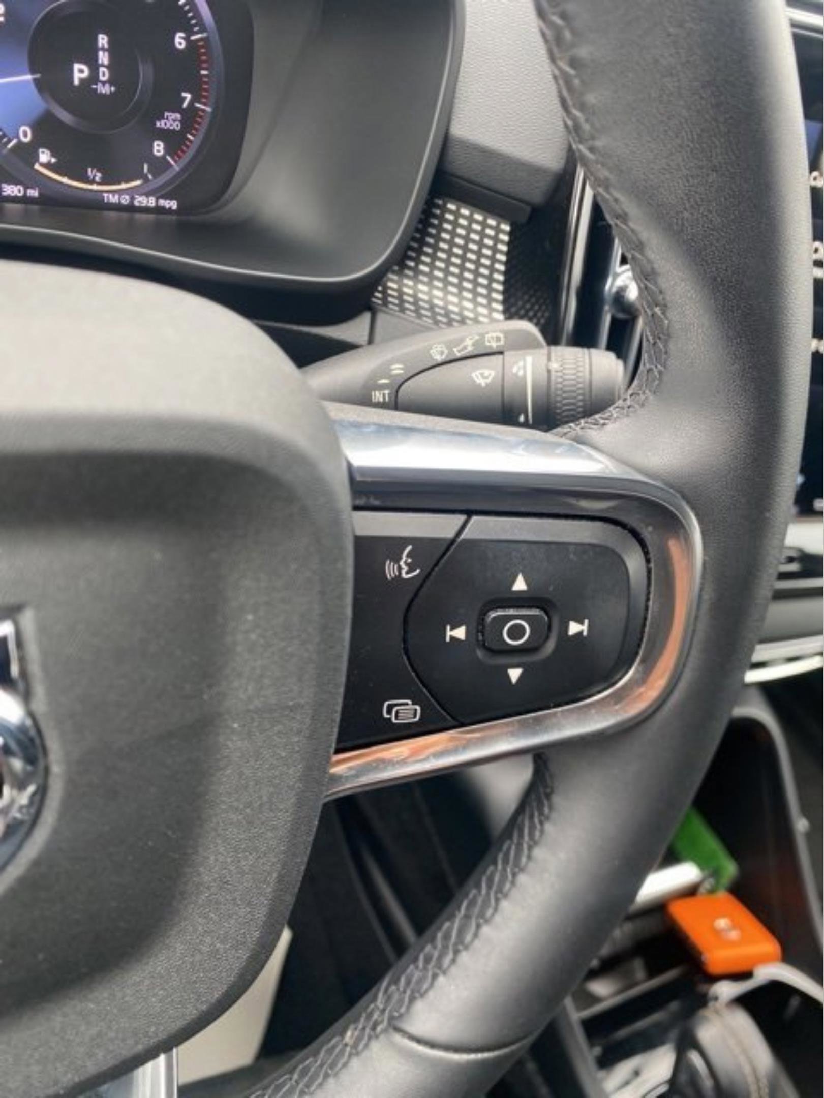 Used 2022 Volvo XC40 T4 R-Design w/ Climate Package image 22