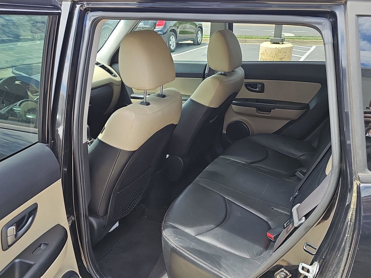 Used 2011 Kia Soul ! image 12