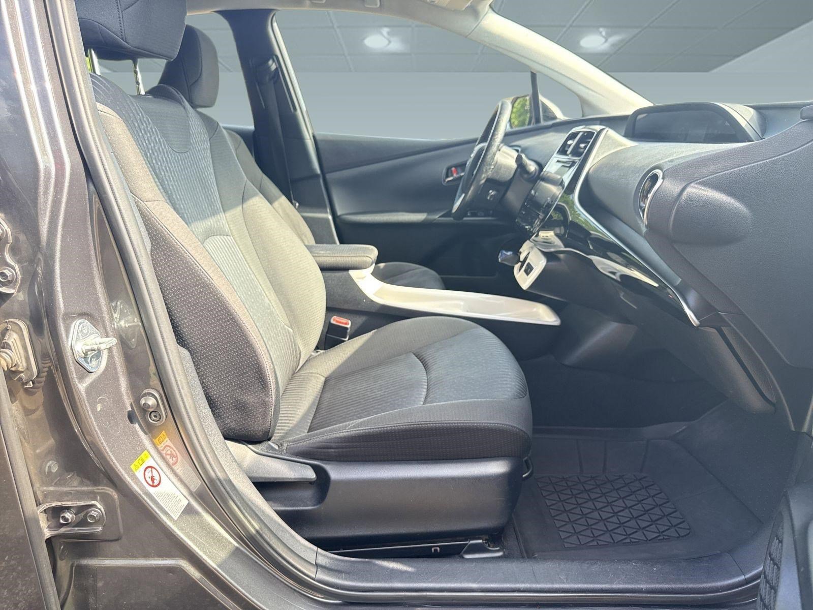 Used 2016 Toyota Prius Three FWD image 25