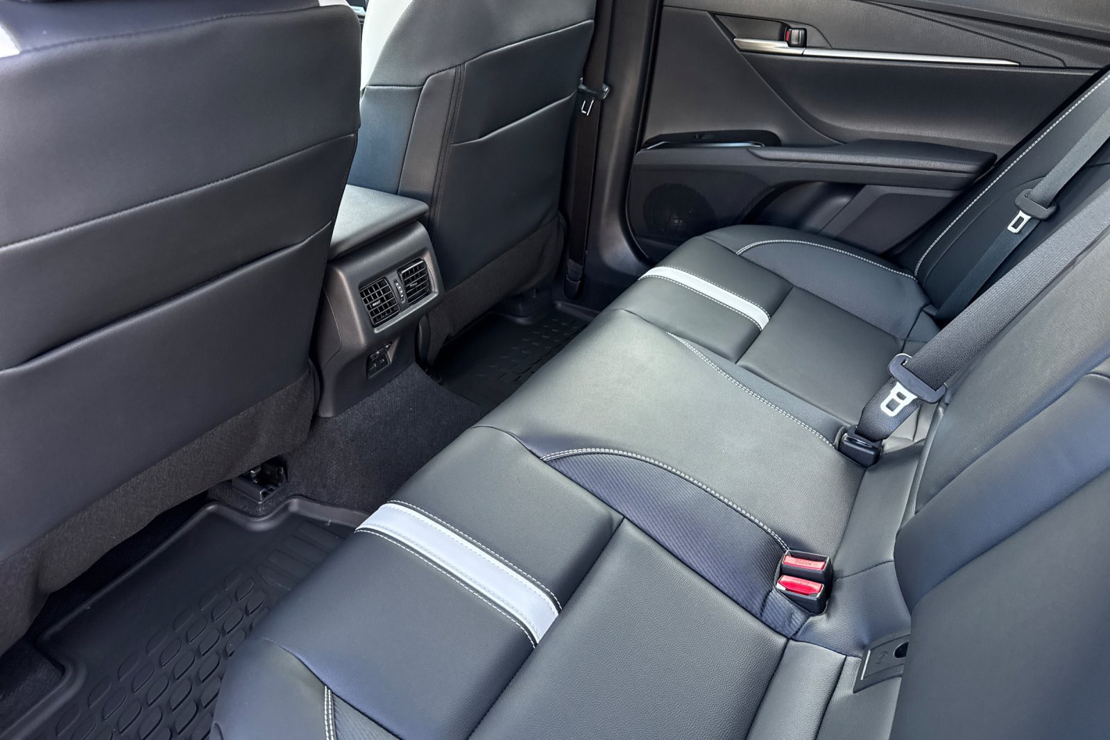 New 2026 Toyota Camry SE w/ Convenience Package FWD image 13
