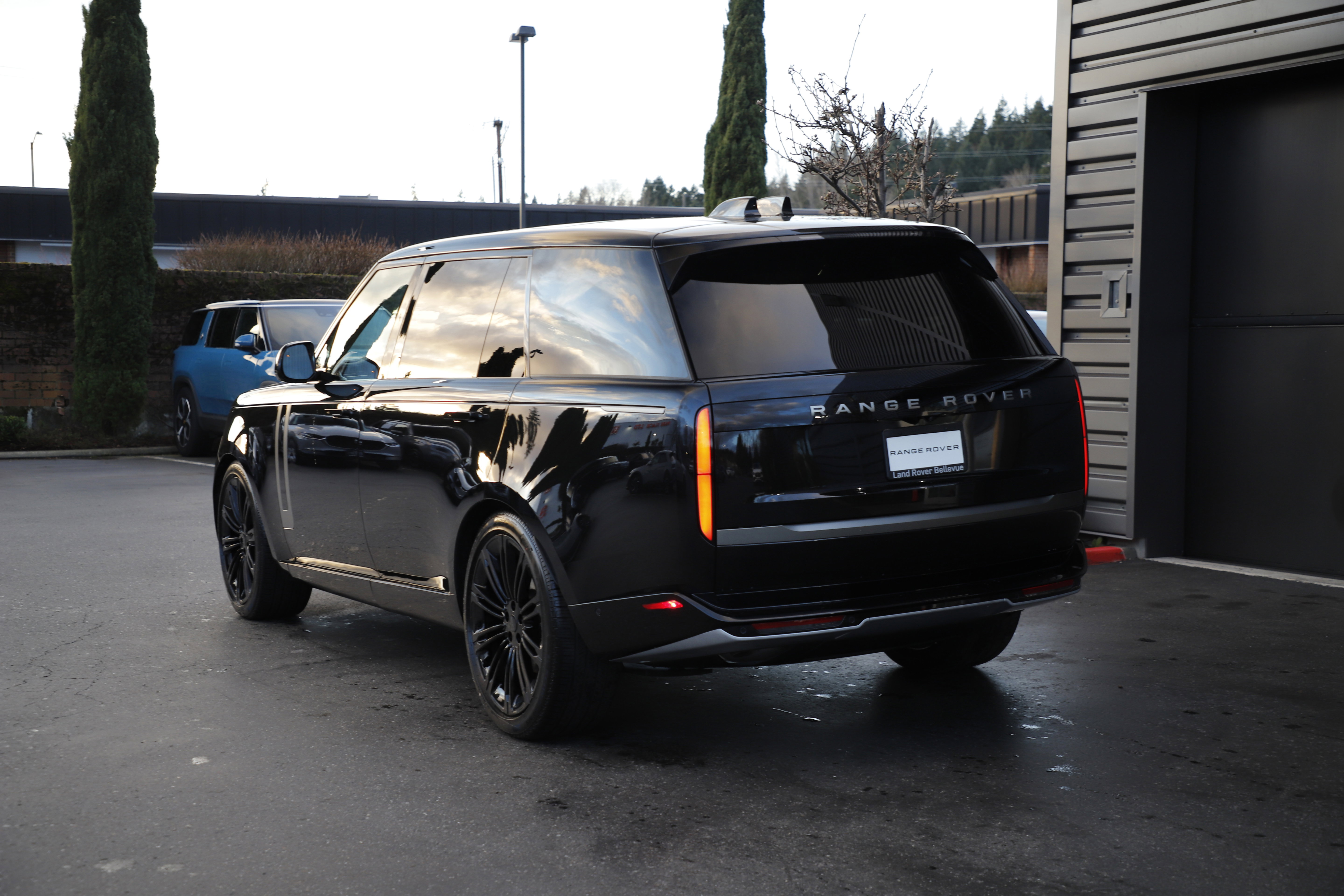 New 2026 Land Rover Range Rover Long Wheelbase SE image 8