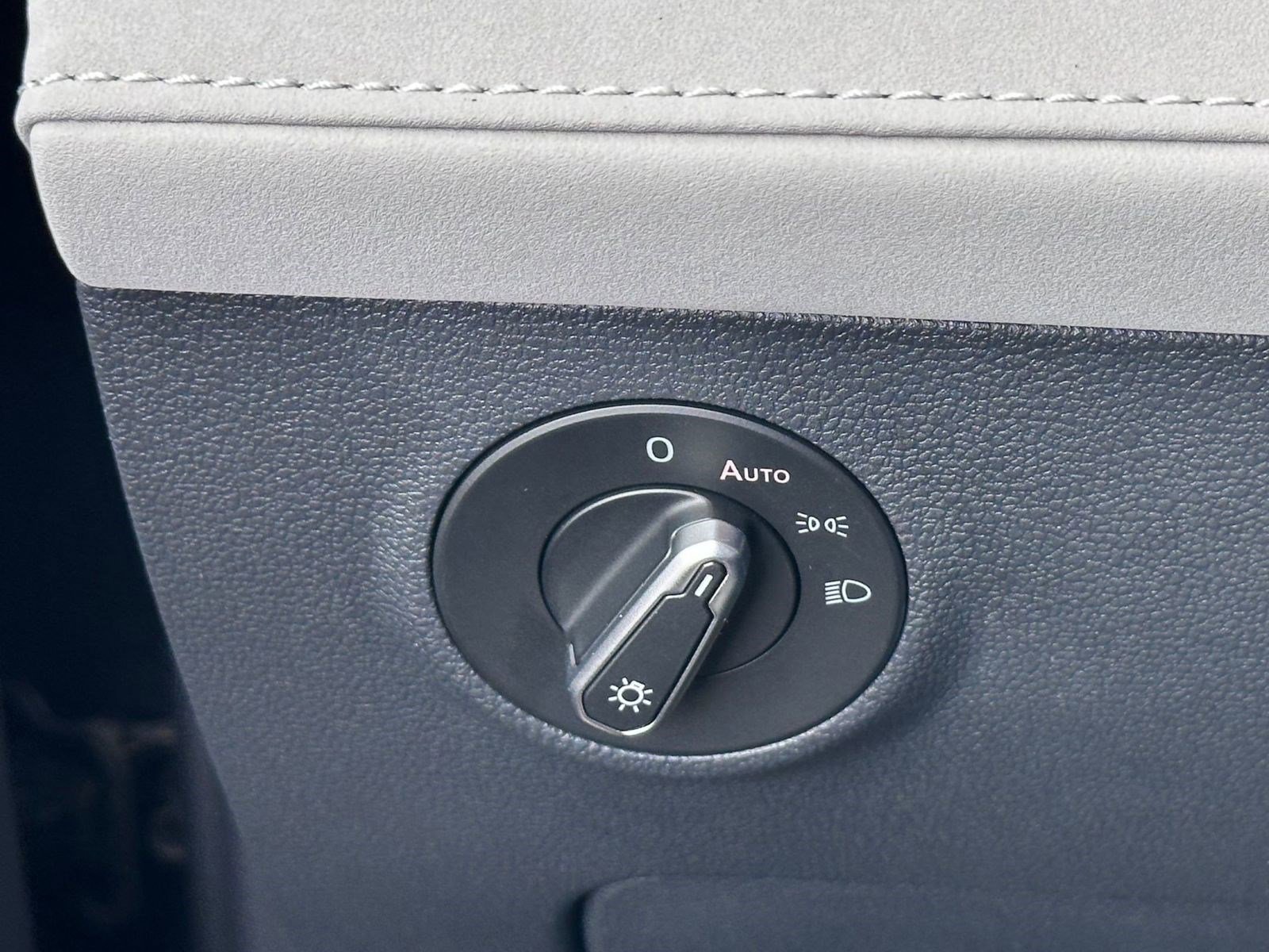 New 2026 Volkswagen Taos SE image 17