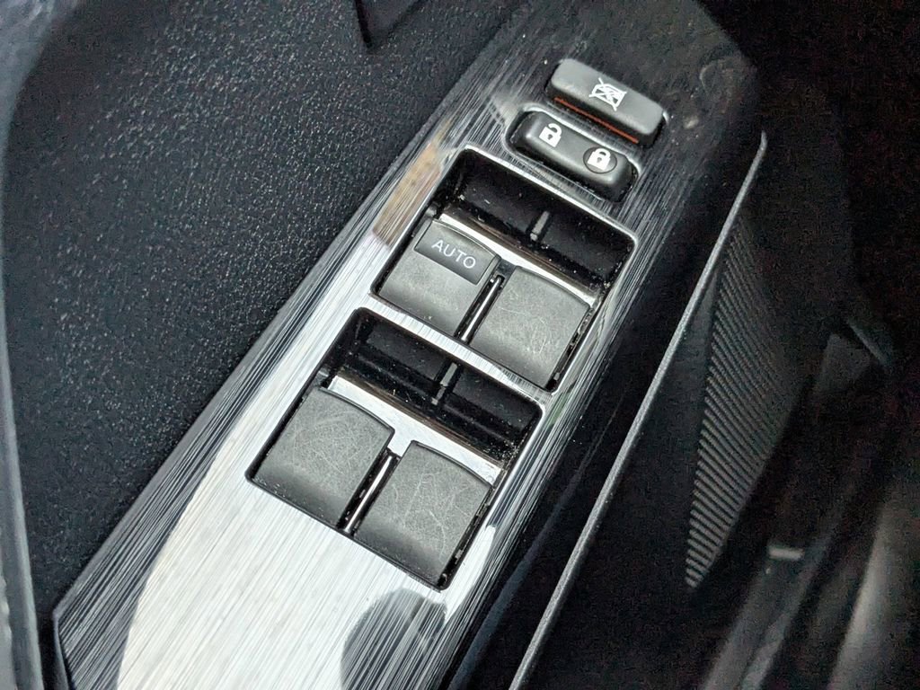 Used 2018 Toyota RAV4 Limited image 21