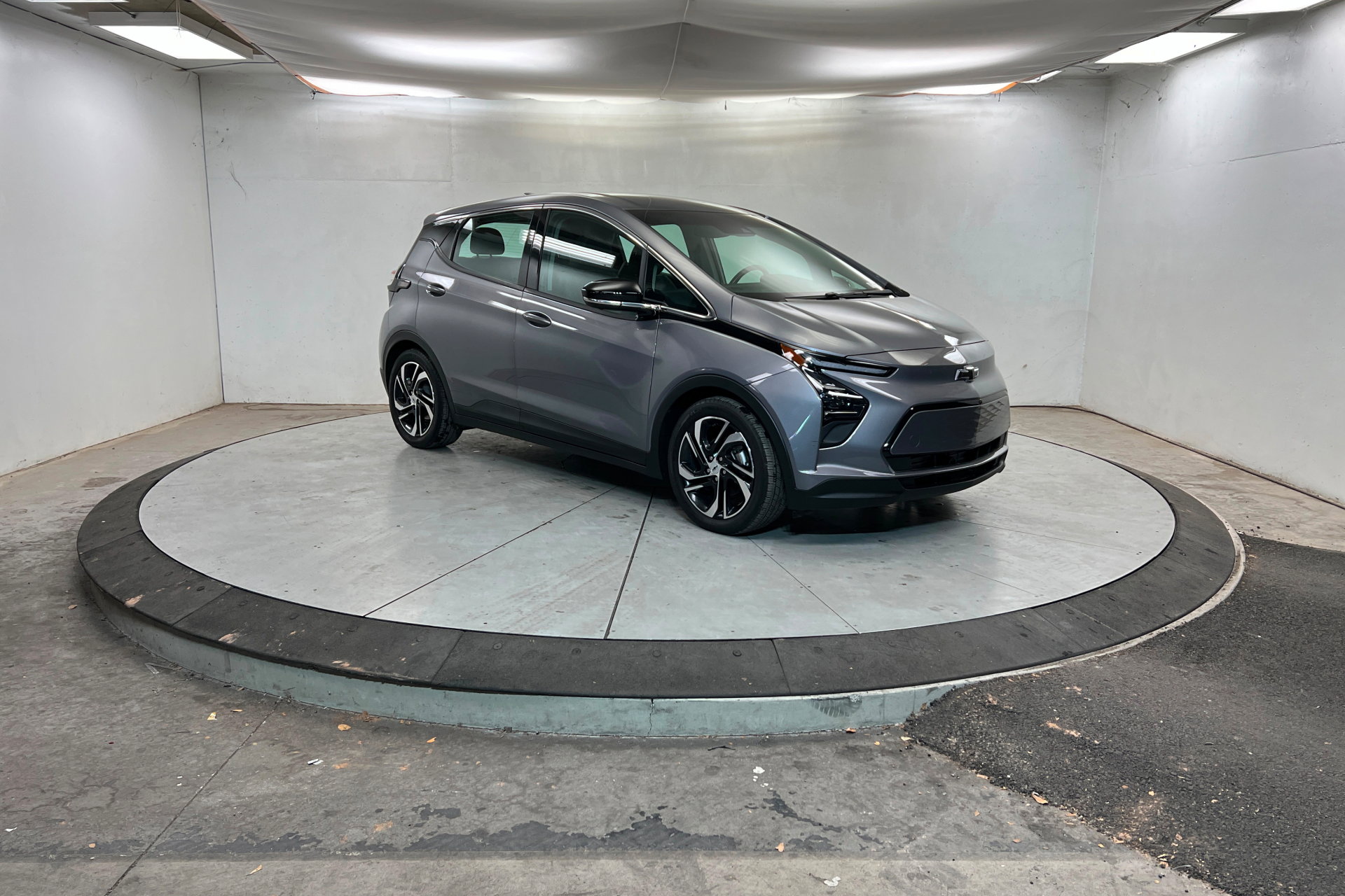 Certified 2023 Chevrolet Bolt LT w/ Infotainment Package image 8