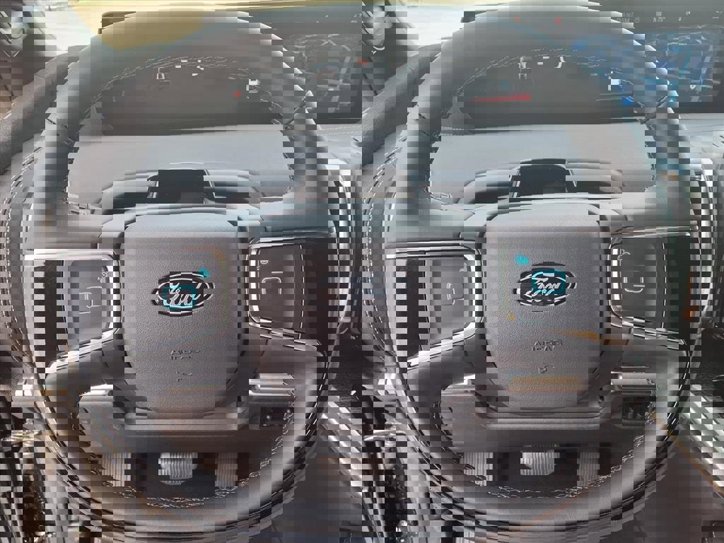 New 2025 Ford Expedition Platinum w/ Stealth Appearance Package image 17