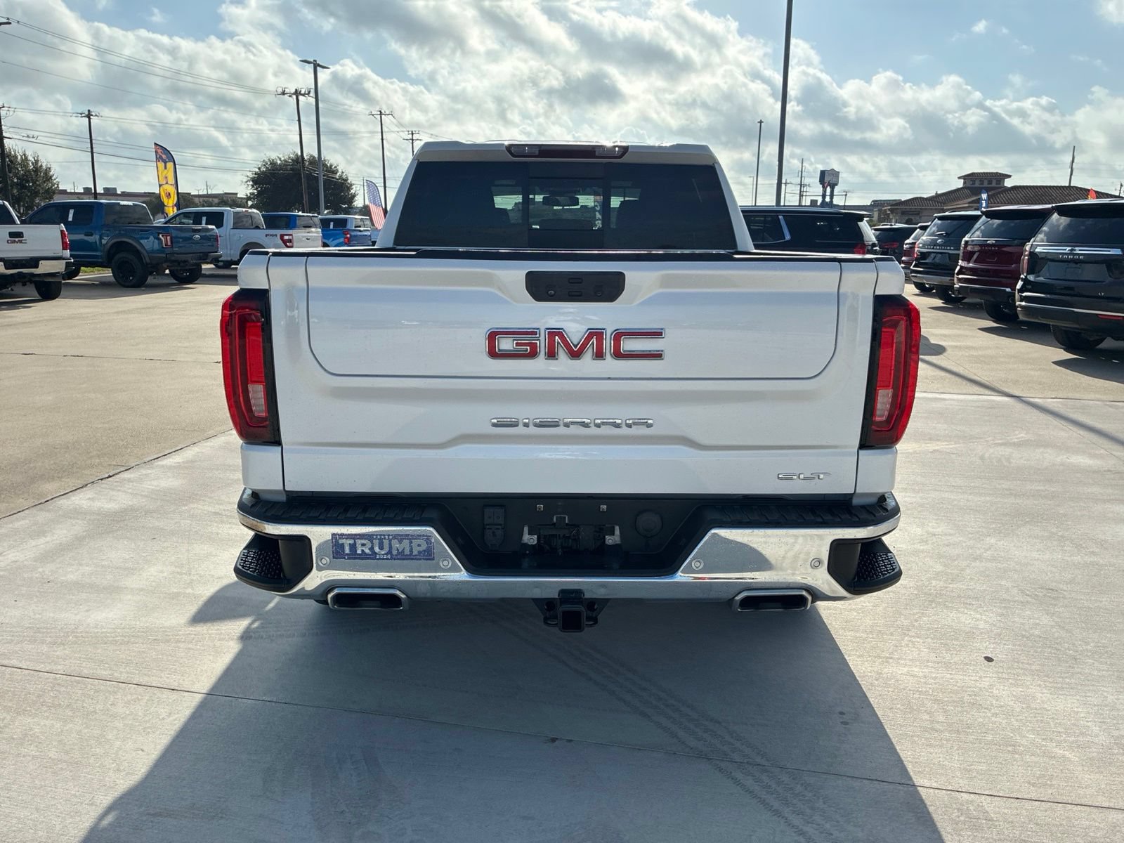 Used 2023 GMC Sierra 1500 SLT AWD/4WD image 4