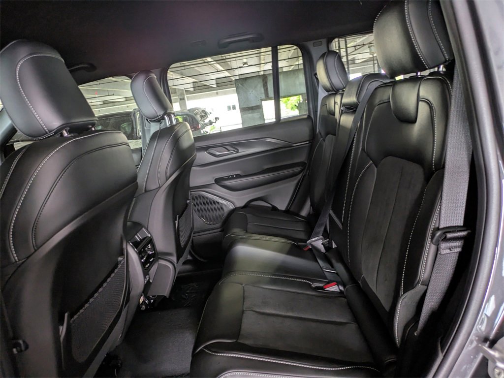 New 2025 Jeep Grand Cherokee Altitude image 15