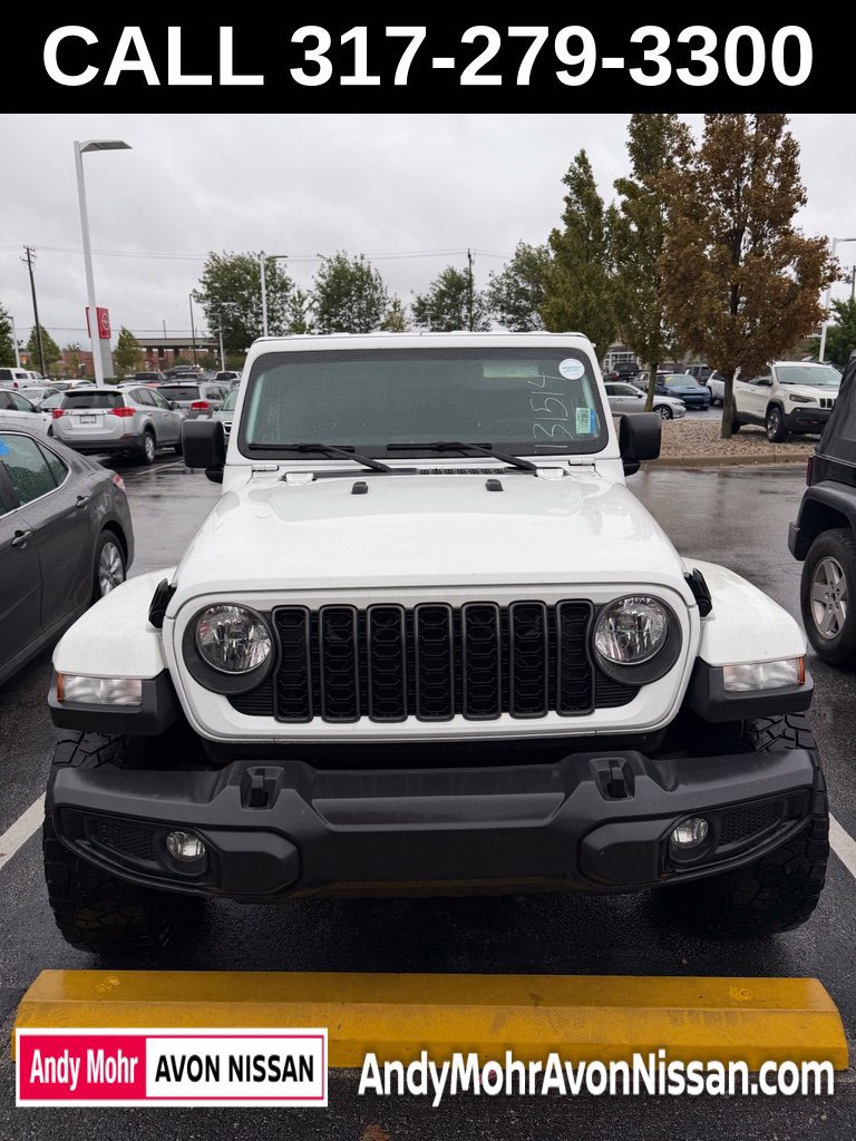 Used 2024 Jeep Gladiator Sport AWD/4WD image 2