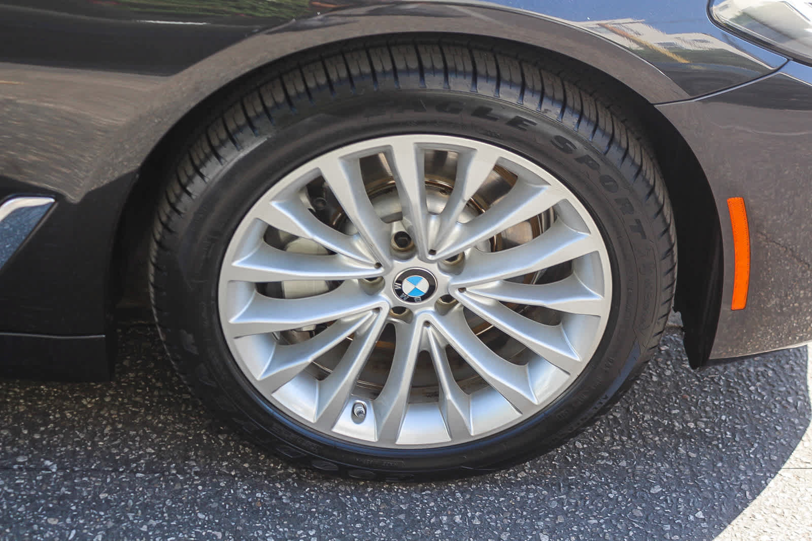 Used 2023 BMW 530i w/ Premium Package RWD image 9