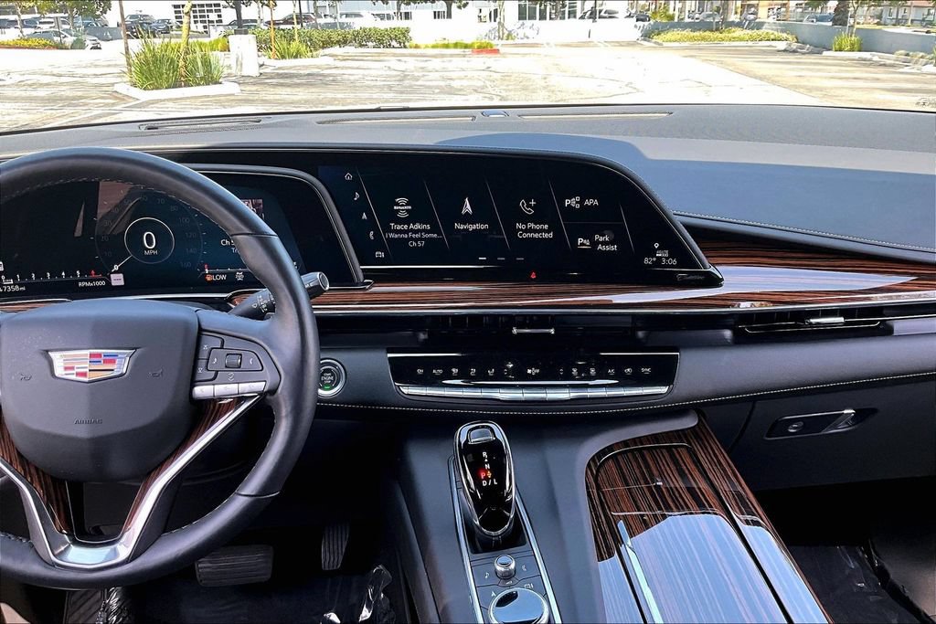 Used 2021 Cadillac Escalade Premium Luxury AWD/4WD image 8