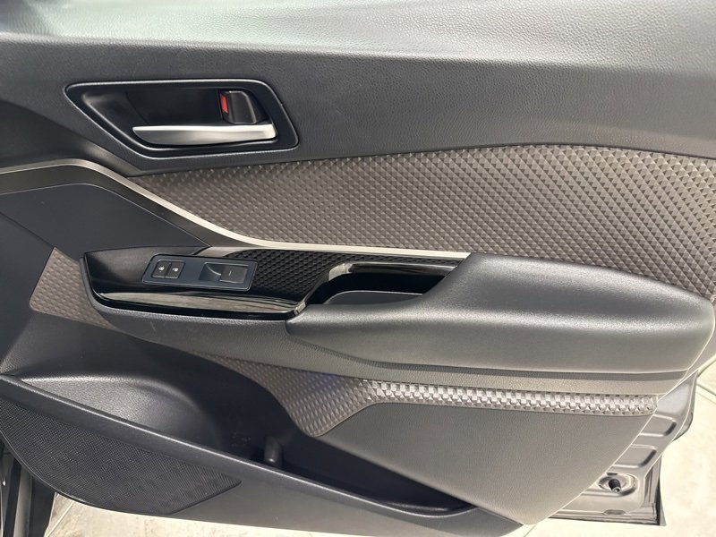 Used 2022 Toyota C-HR Limited image 13