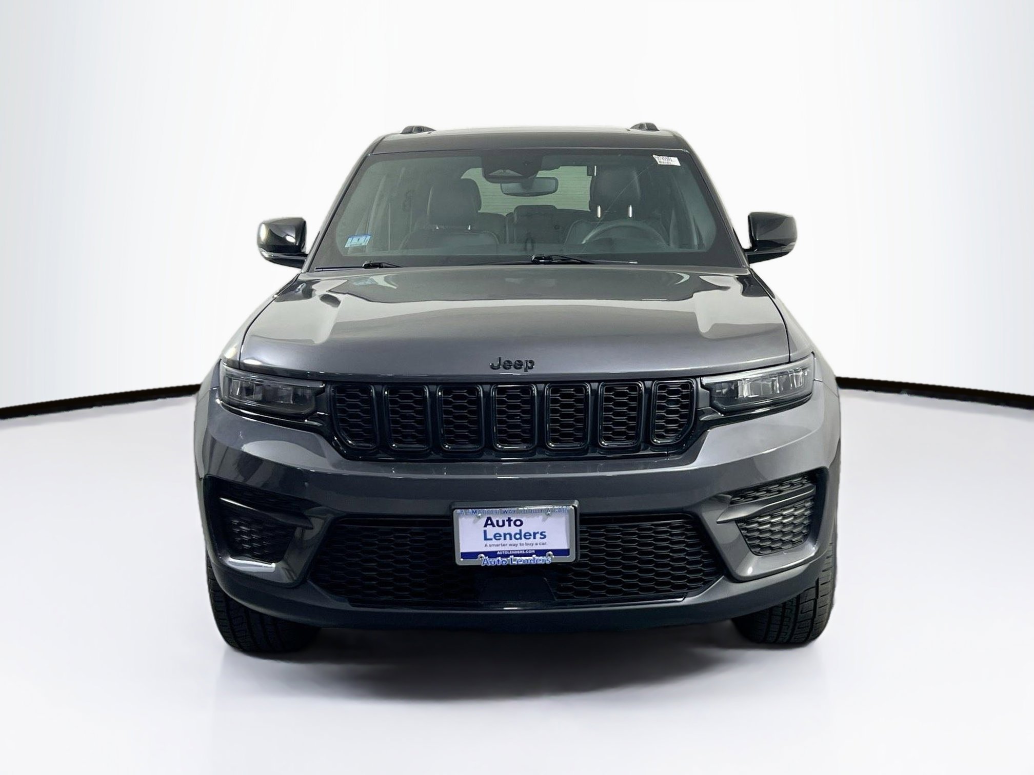 Used 2023 Jeep Grand Cherokee Altitude AWD/4WD image 2