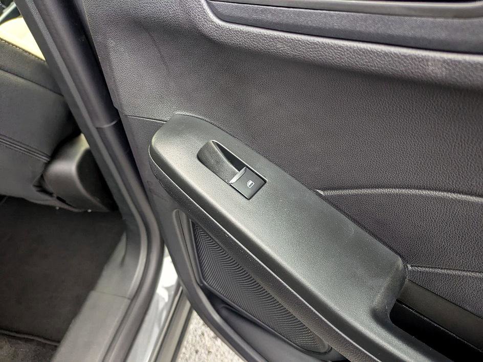 Used 2022 Ford Escape SE image 31