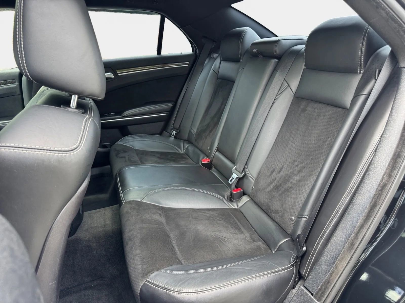 Used 2012 Chrysler 300 SRT8 w/ 19-Premium Speaker Group RWD image 11